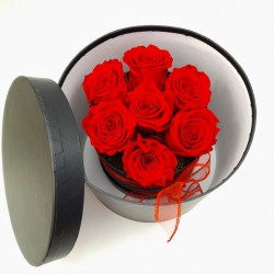 caja de flores preservadas. rosas rojas eternas. 
