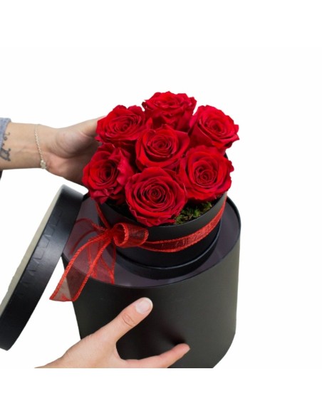 caja de flores preservadas. rosas rojas eternas. 