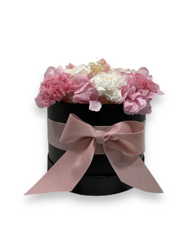 caja de flores preservadas. Flores en blanco y rosa