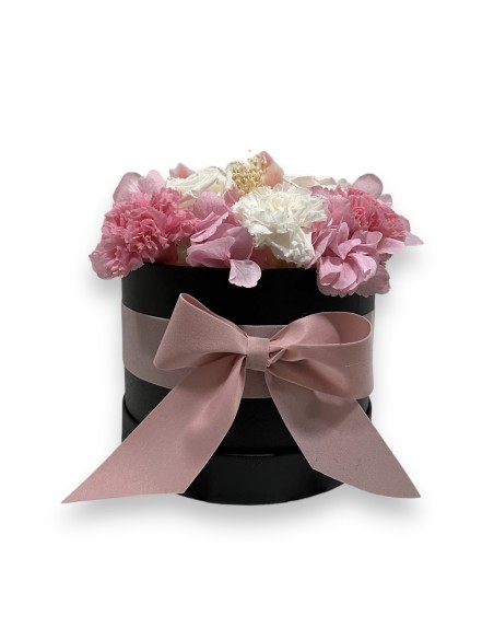 caja de flores preservadas. Flores en blanco y rosa