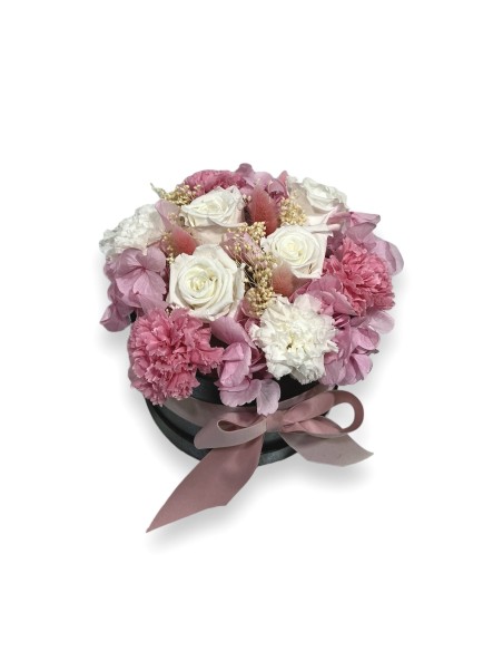 caja de flores preservadas. Flores en blanco y rosa