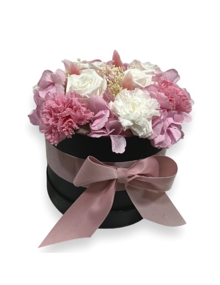 caja de flores preservadas. Flores en blanco y rosa