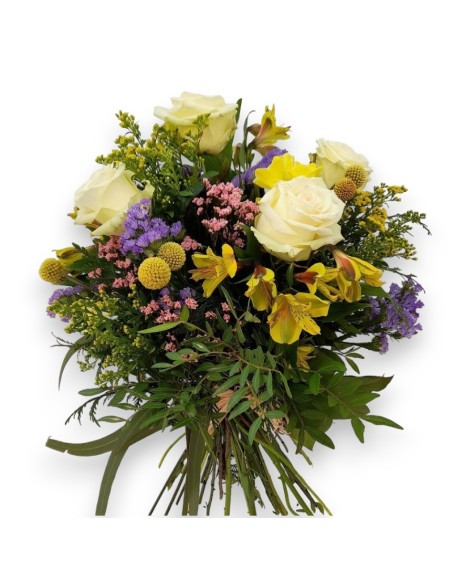 Ramos de flores silvestres con rosas blancas