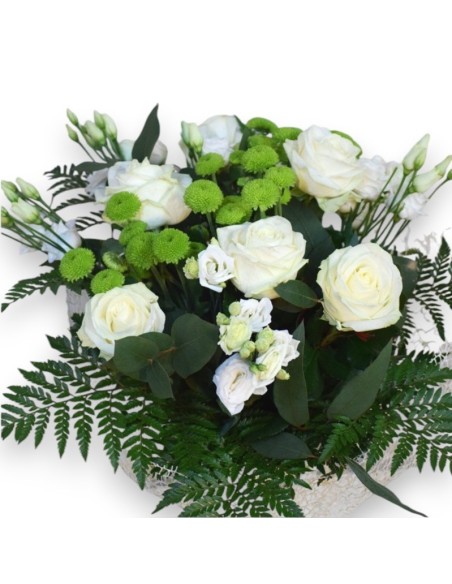 ramo de rosas blancas. flores blancas. ramos elegantes. ramos de lisianthum blanco.