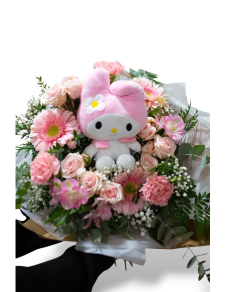 Ramo de flores con Peluche My Melody con envio a domicilio 24h.