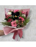 Ramo de flores con peluche para envios a domicilio 24h. Peluche desdentado dragón de como entrenar a tu dragón.