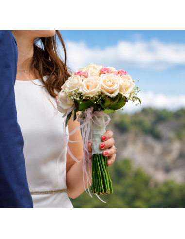 ramo de novia natural pequeño con rosas