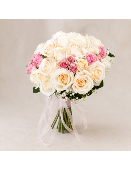 ramo de novia natural con rosa spequeñas y rosas grandes colores blanco y rosa
