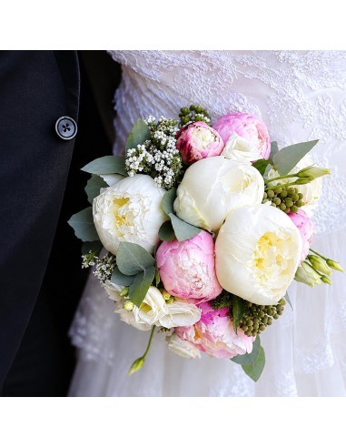 RAMO DE PEONIES BLANCAS Y ROSAS