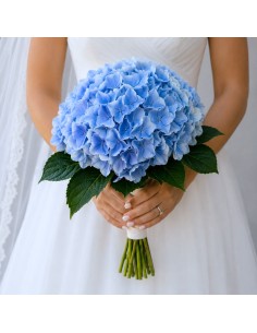ramo de novia con hortensias azules.