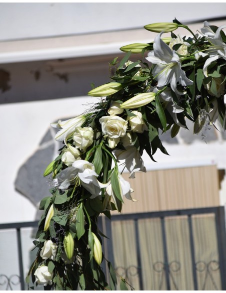 ARCO FLORES LILIUM Y ROSAS