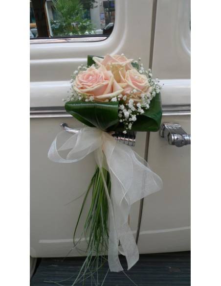 COCHE ANTIGUO CON ROSAS