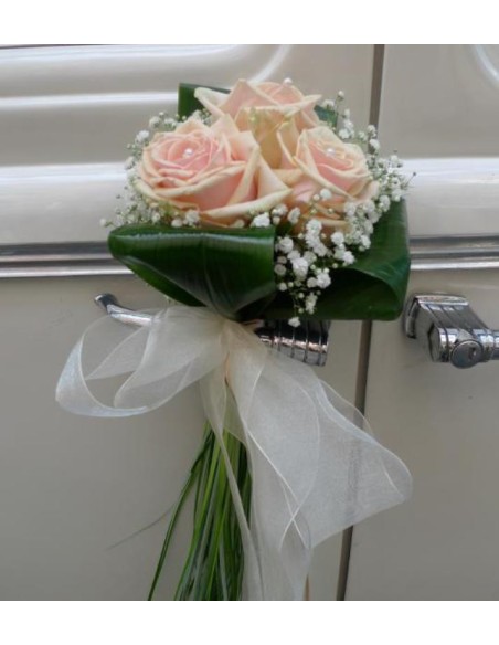 COCHE ANTIGUO CON ROSAS