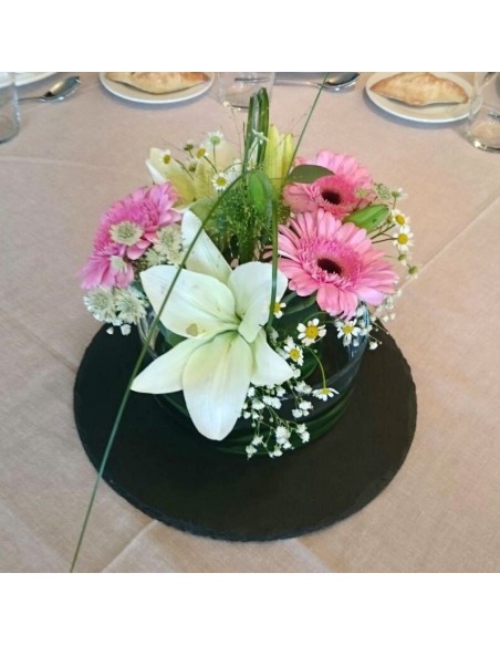 CENTRO FLORAL CON BASE PIZARRA